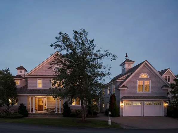 5 Coastline Dr, Mashpee, MA 02649