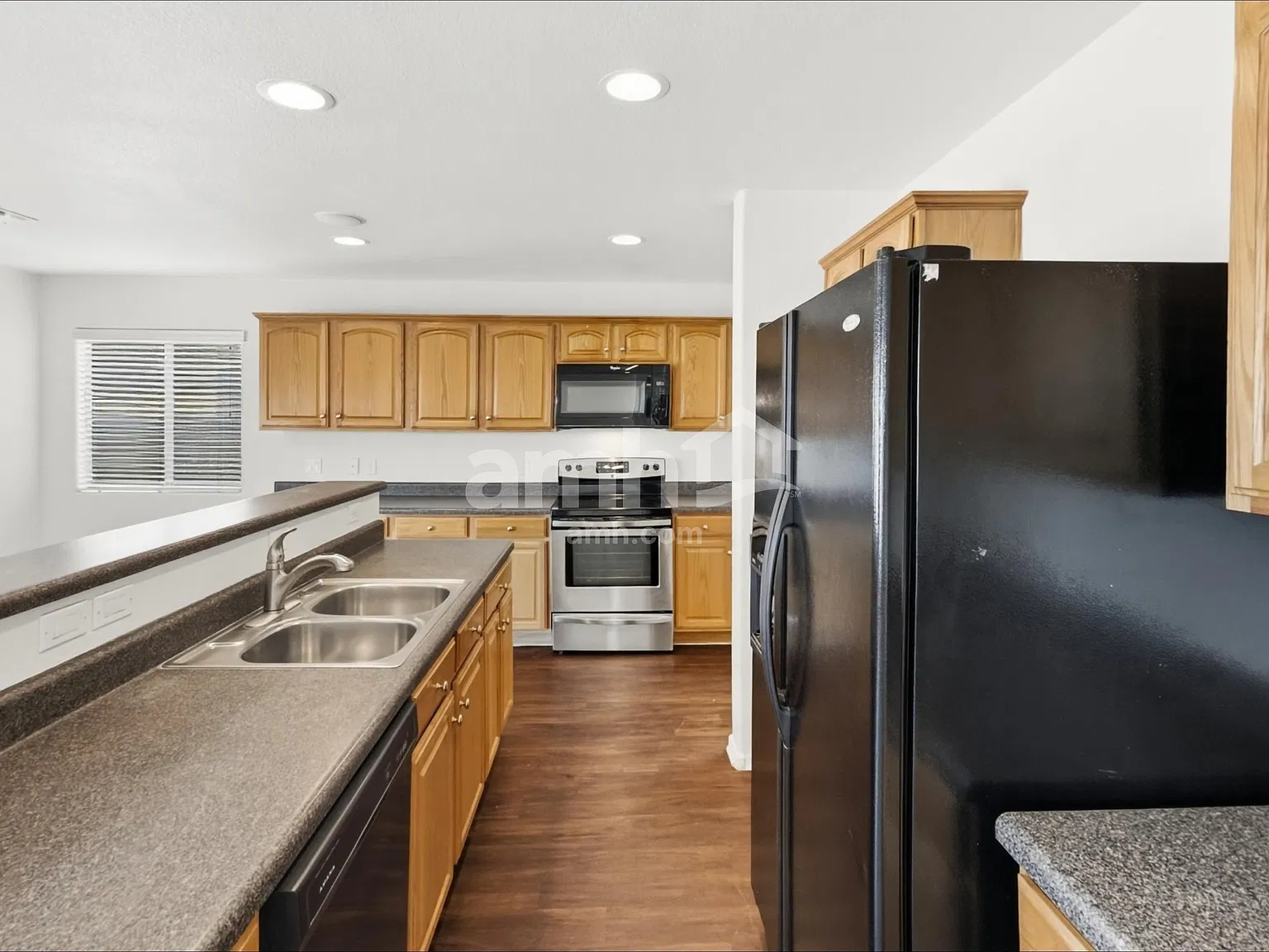 5 bed, 2.5 bath, 2667 sqft, $2,260 — Photo 3