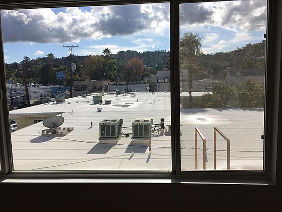 2nd image of 4328 Mammoth Ave APT 304