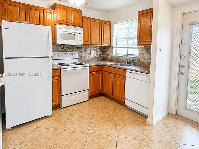 8220 Sunrise Lakes Blvd #309 — Photo 2