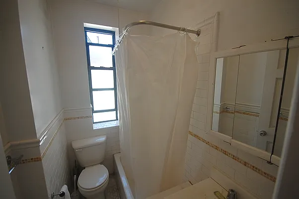 Rented by City Connections Realty | media 8