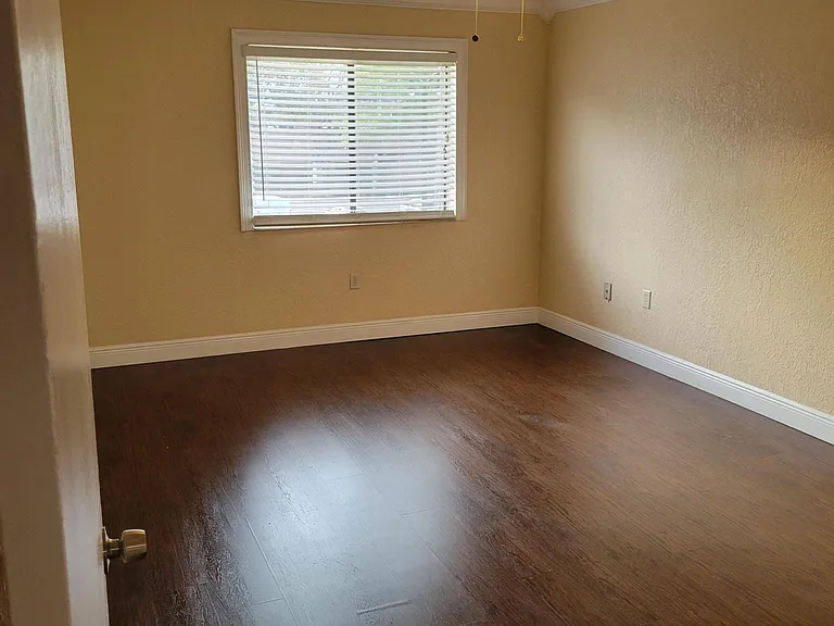 1 Bedroom with closet