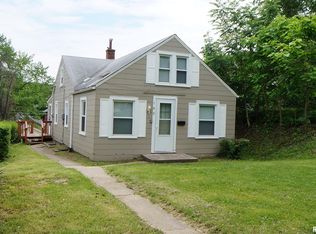 149 4th St, Silvis, IL 61282