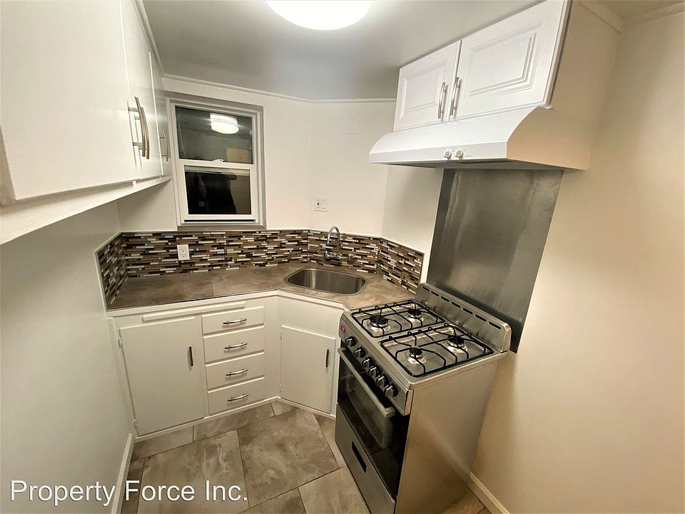 1st image of 471 Justin Dr