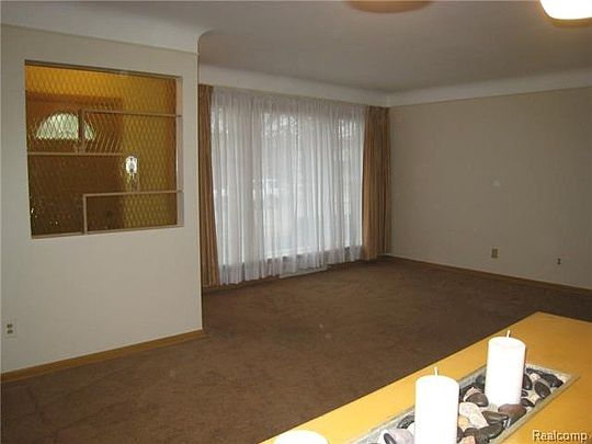 4th image of 8123 Whitefield St