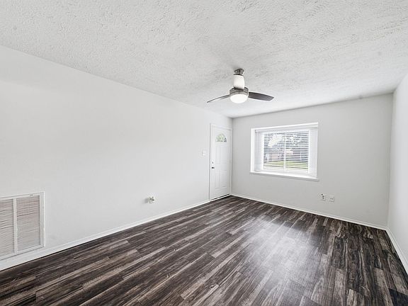 3rd image of 802 E Stadium Ct