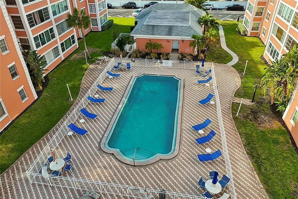 2 bed, 2.0 bath, 1150 sqft, $1,975 — Photo 2