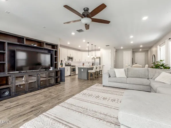 542 W RAINBOW BRIDGE Lane, San Tan Valley, AZ 85140