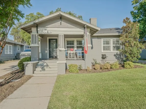 1700 Belle Pl, Fort Worth, TX 76107