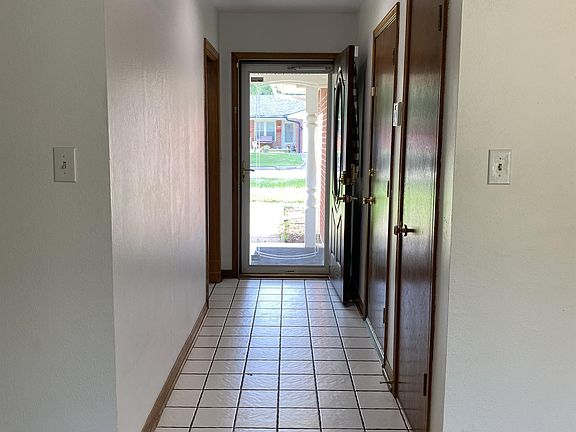2nd image of 227 W Ridge Rd
