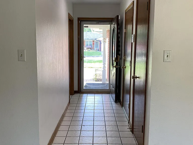 227 W Ridge Rd — Photo 2