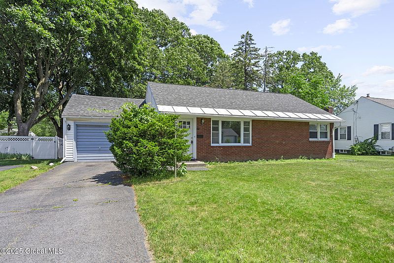 2nd image of 19 Holly Lane
