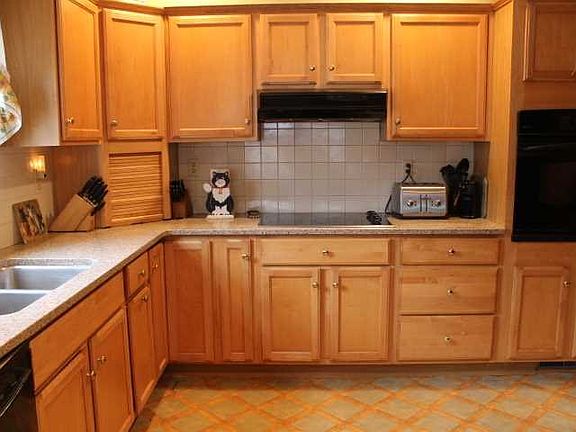 4th image of 6 Deforest Ln