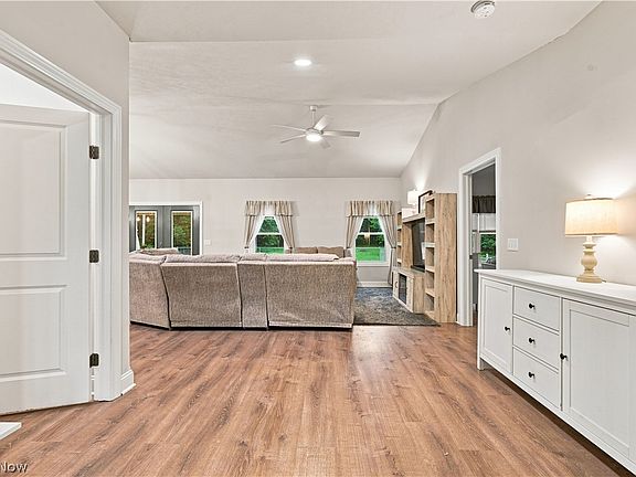 3rd image of 2441 Eastwood Ave