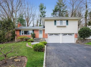 12 Sycamore Rd, Glen Cove, NY 11542