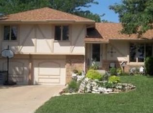 2002 Casa Loma Dr, Emporia, KS 66801