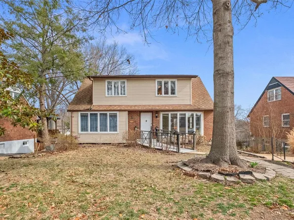 8752 Del Vista Dr, Saint Louis, MO 63126