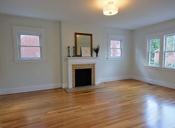 5th image of 3016 Noble Ave