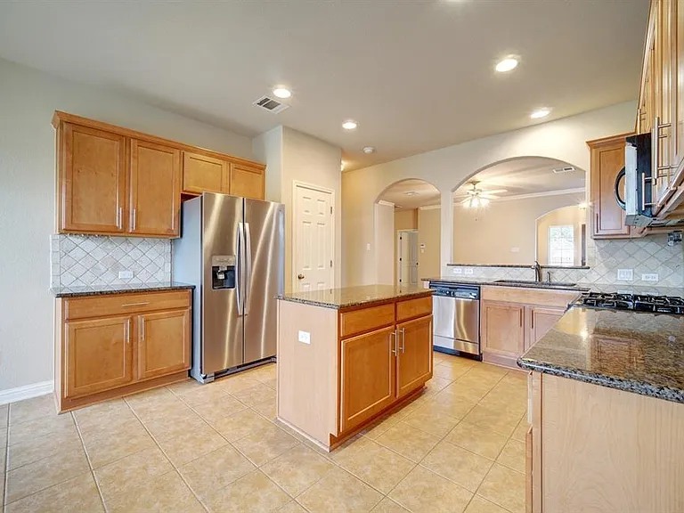 1696 Stonehaven Ln — Photo 13