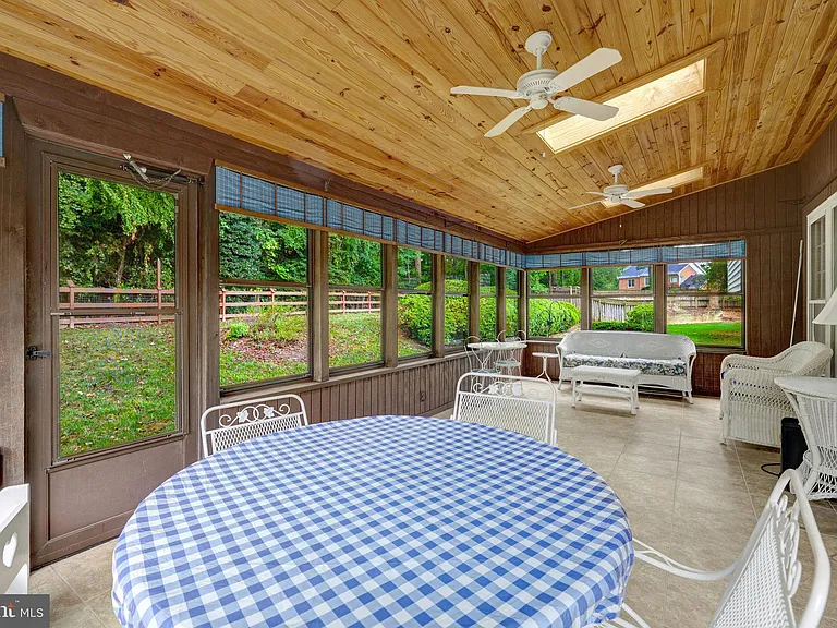 615 Kearney Ct SW — Photo 38