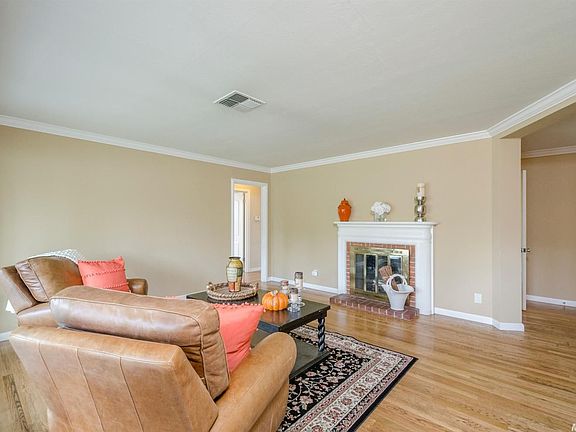 4th image of 2711 Maryal Dr