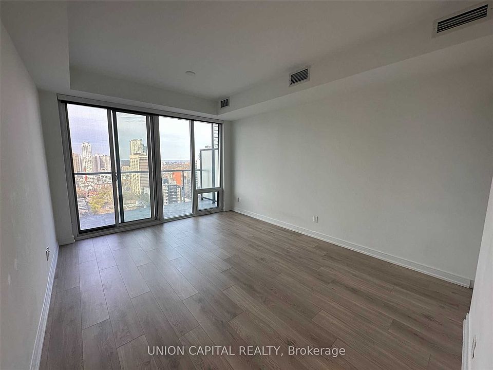 2nd image of 3 Gloucester St #2605