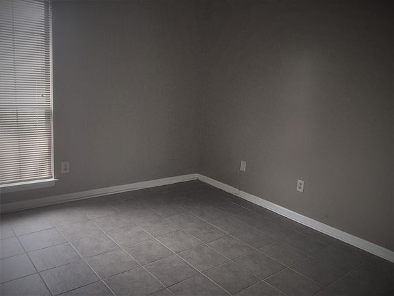 3rd image of 146 Brooke Castle Dr