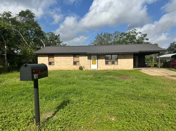 101 Colonial Dr, Yorktown, TX 78164