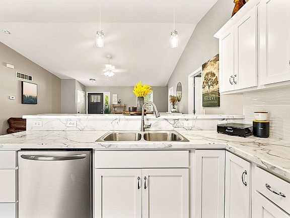 4th image of 2524 Tulip Blvd