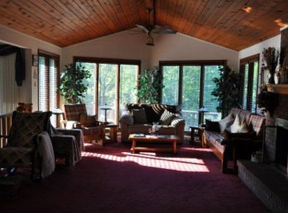 3rd image of 131 Lakeshore Dr