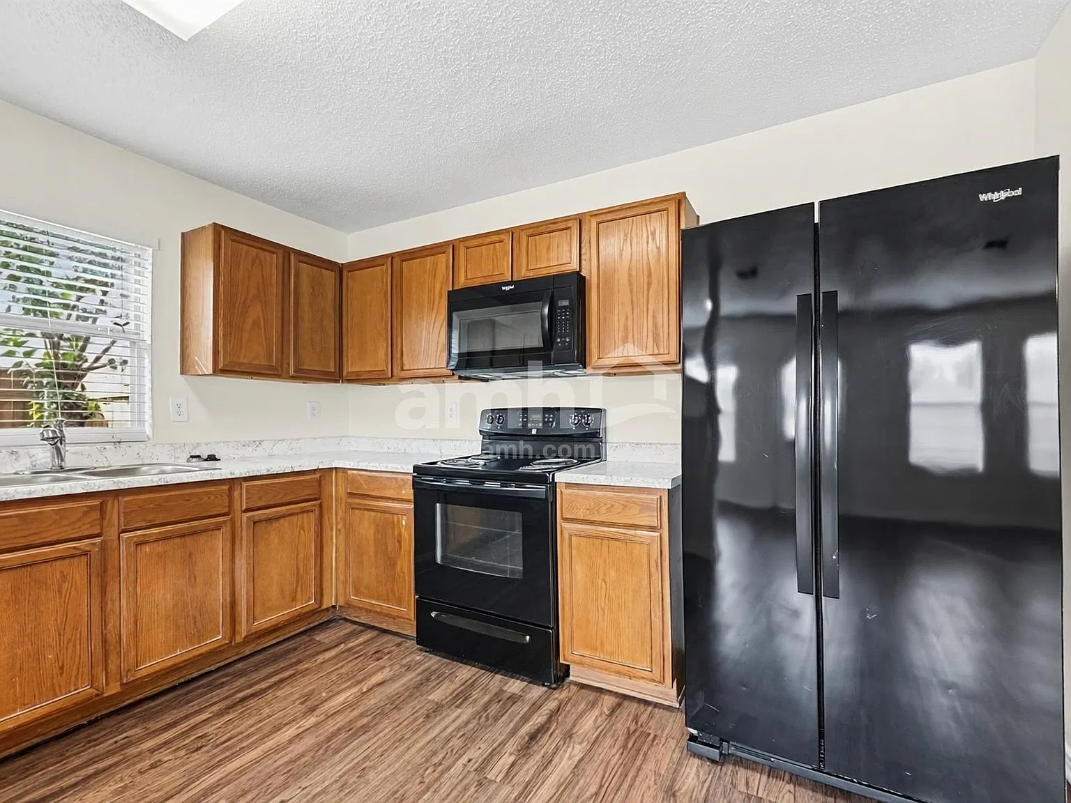 4 bed, 2.0 bath, 2088 sqft, $2,395 — Photo 4