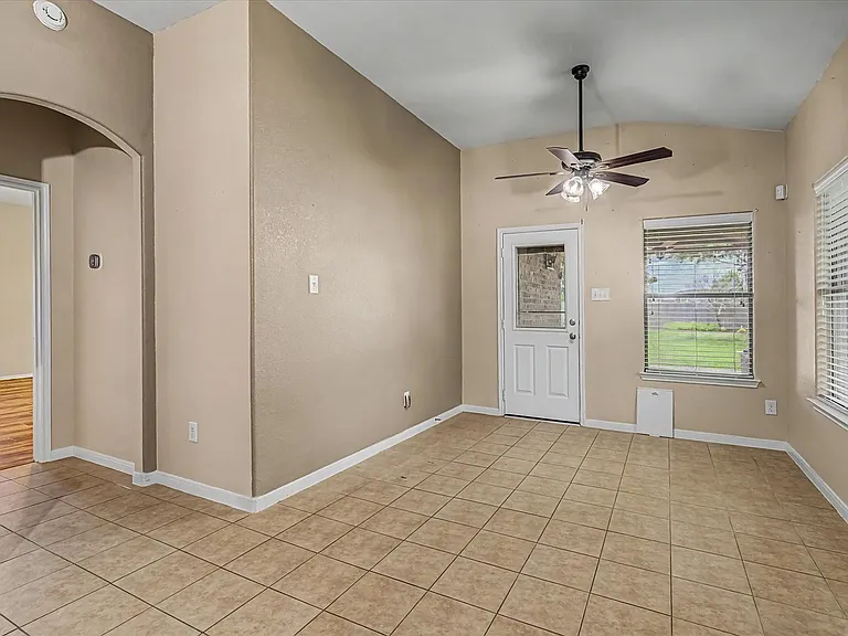 630 W Newport Bnd — Photo 14