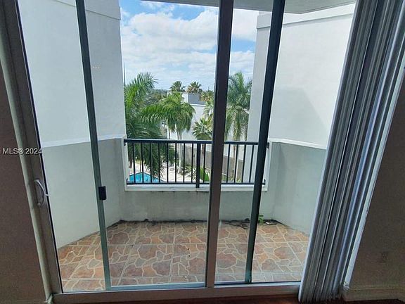 4th image of 2401 NE 65th St APT 505