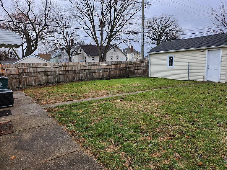 770 E Chesterfield St — Photo 5