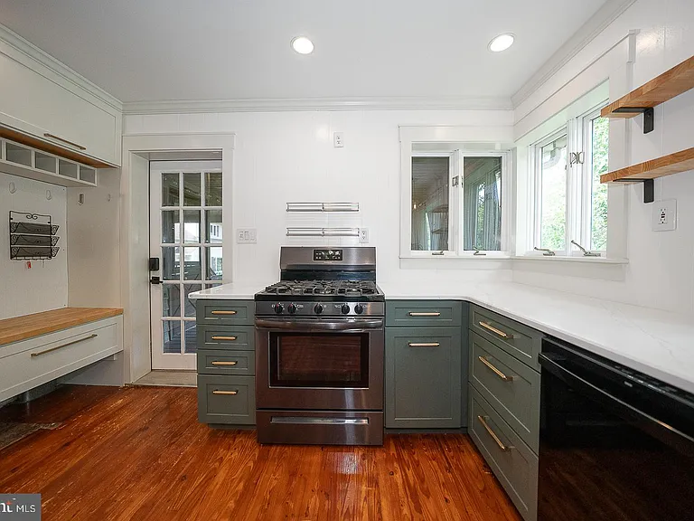 353 S Old Middletown Rd — Photo 13