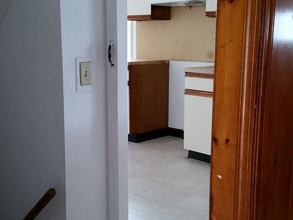 4th image of 11925 Brooklawn Ave