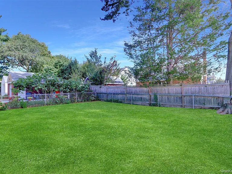 322 Harvard Rd S — Photo 22