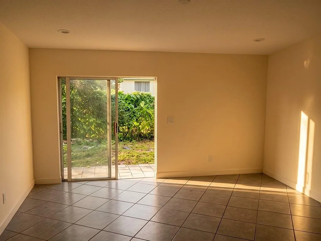 3 bed, 2.0 bath, 1400 sqft, $2,850 — Photo 2