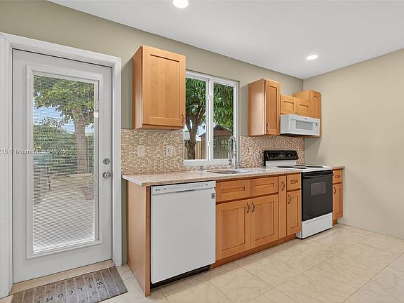 3rd image of 4820 NE 1st Ter Floor 0