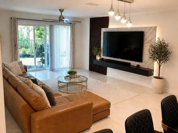 6835 Broadwater Ln, Lake Worth, FL 33467