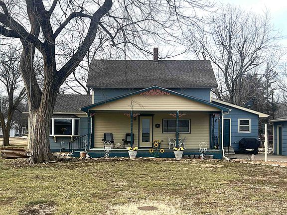 2nd image of 601 N Stricklers Ave