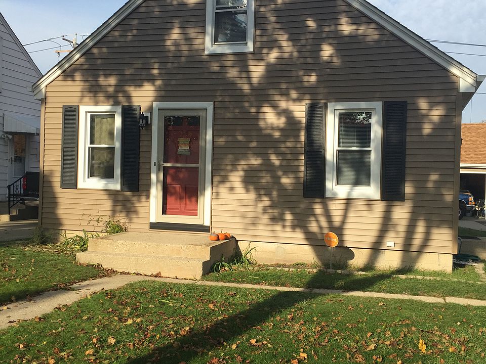 2nd image of 4674 W Montrose Ave