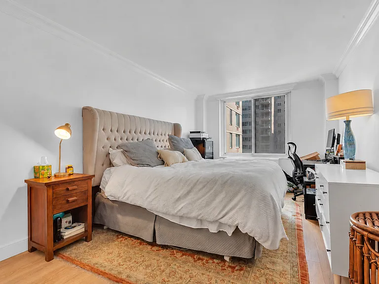 220 E 65th St #9B — Photo 4