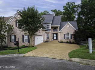 2122 Madison Grove Ln, Knoxville, TN 37922