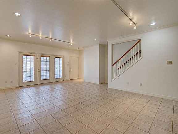 5th image of 568 Wilcrest Dr