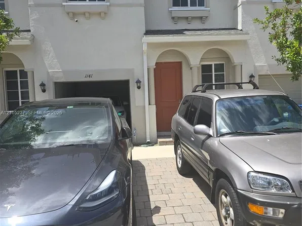 1141 NW 208th Ter, Miami Gardens, FL 33169