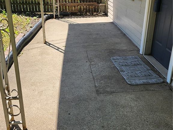 5th image of 607 Olive Ln