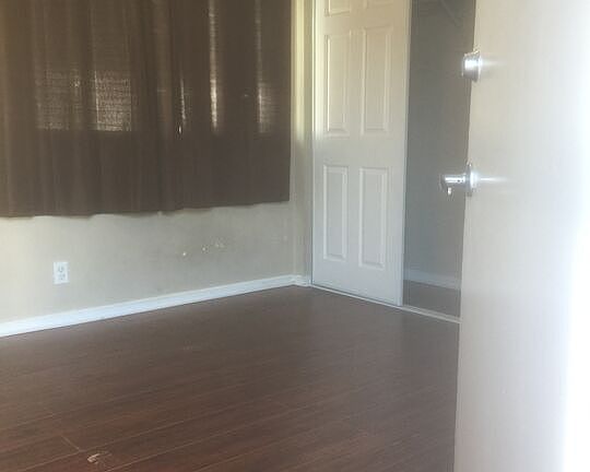 5th image of 11813 Antwerp Ave