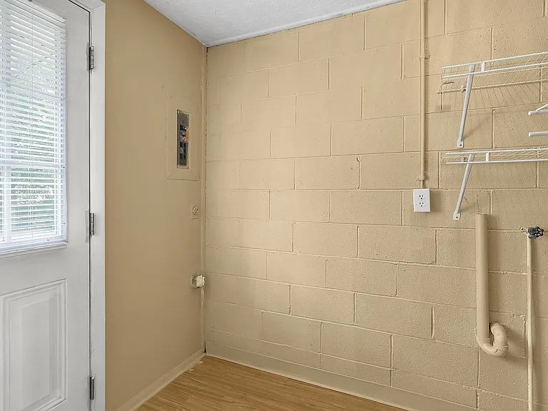 187 Currier Dr — Photo 12