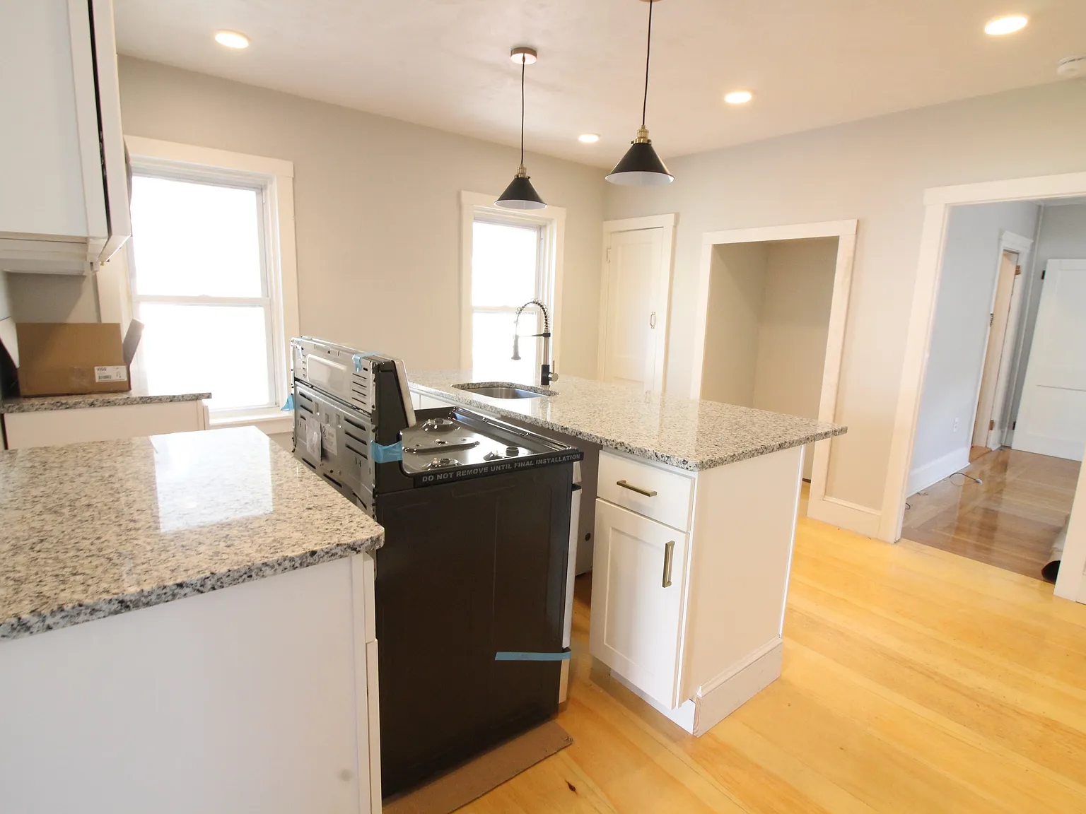 1 bed, 748 sqft, $2,150 — Photo 4